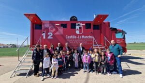 El Servicio 1-1-2 visita el CRA ‘Los Pinares’ de Campillo de Altobuey, para enseñar el uso del teléfono de emergencias