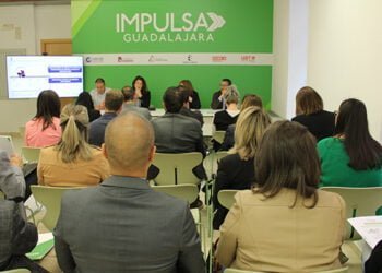 Empresarios y autónomos de Guadalajara se informan de las líneas de ayuda de PRL de la Junta
