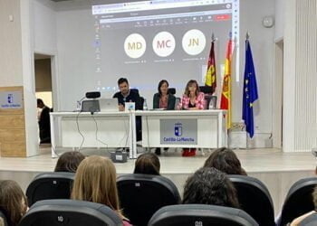 Estudiantes de la ciudad de Cuenca y de Quintanar del Rey participan en el I Encuentro de Cómic ´Día de la viñeta´ dentro de Cuenca Lee