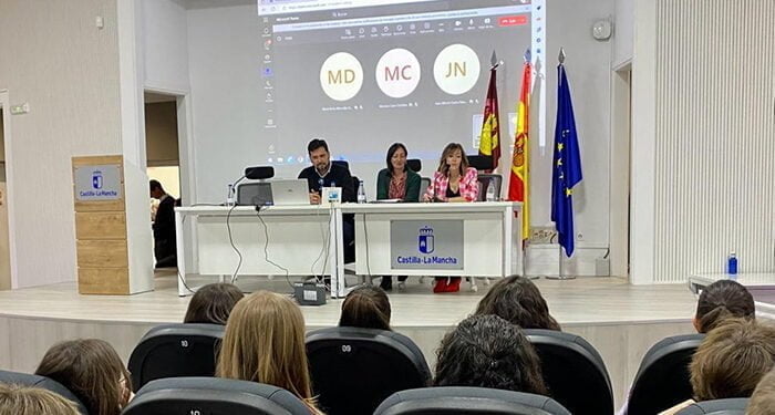 Estudiantes de la ciudad de Cuenca y de Quintanar del Rey participan en el I Encuentro de Cómic ´Día de la viñeta´ dentro de Cuenca Lee 1 Estudiantes de la ciudad de Cuenca y de Quintanar del Rey participan en el I Encuentro de Cómic ´Día de la viñeta´ dentro de Cuenca Lee