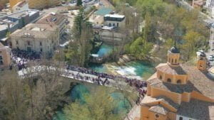 Espectacular salida de Paz y Caridad vista desde el aire 1 gopr257500 02 10 06624imagen fija120