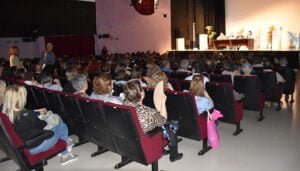 Julia Navarro pone en Motilla del Palancar el broche de oro a la segunda edición de Los Libros Viajan por la Provincia