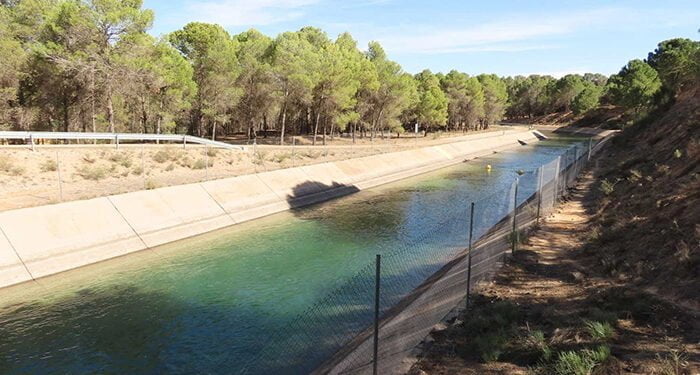 La CHT valla el perímetro del trasvase Tajo-Segura en El Picazo y Tébar para evitar el ahogamiento de animales