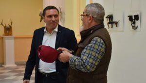 La exposición de José Luis Martínez Sillines convierte estos elementos de las bicicletas en obras de arte