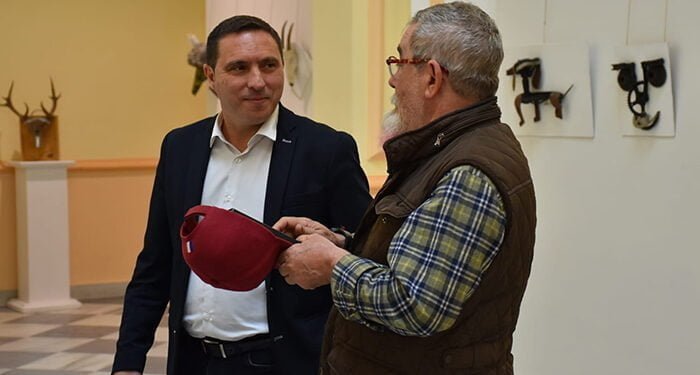 La exposición de José Luis Martínez Sillines convierte estos elementos de las bicicletas en obras de arte