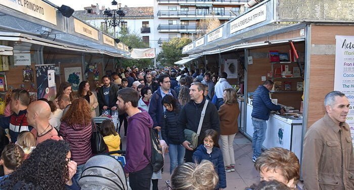 La Feria del Libro de Cuenca ha sido un éxito de público y de ventas gracias al cambio de fecha y la calidad de los autores 1 La Feria del Libro de Cuenca ha sido un éxito de público y de ventas gracias al cambio de fecha y la calidad de los autores