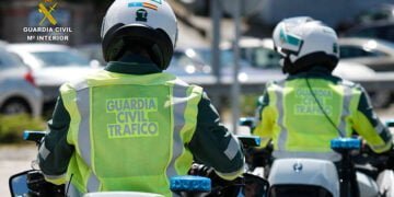 La Guardia Civil auxilia a un conductor que sufrió un infarto cuando circulaba por la A-2 a la altura de Azuqueca