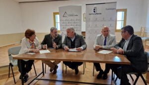 La Junta y la Diputación de Guadalajara abordan un segundo convenio para la mejora de consultorios locales