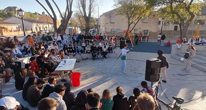 La juventud de Villanueva de la Torre disfruta con una nueva edición del festival de deporte y cultura urbana Urban Fest
