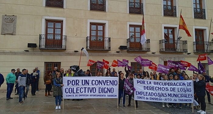La plantilla municipal del ayuntamiento de Tarancón refuerza sus movilizaciones con la segunda concentración para exigir recuperación de derechos
