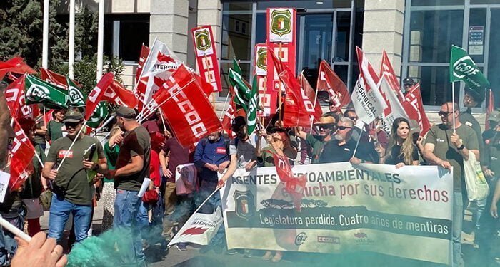 Los agentes medioambientales se movilizan para reclamar a Page que cumpla todas las promesas realizadas en los últimos ocho años