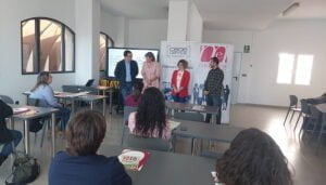 Más de diez empresarias y emprendedoras asisten en Iniesta a la jornada de AMEP sobre ayudas a empresas