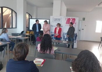 Más de diez empresarias y emprendedoras asisten en Iniesta a la jornada de AMEP sobre ayudas a empresas
