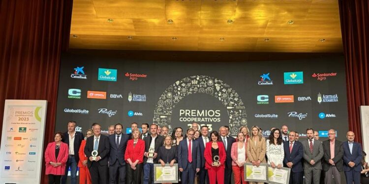 Castilla-La Mancha resuelve 1,1 millones de euros para cinco nuevas Agrupaciones de Productores que comercializarán en común los productos de agricultores y ganaderos