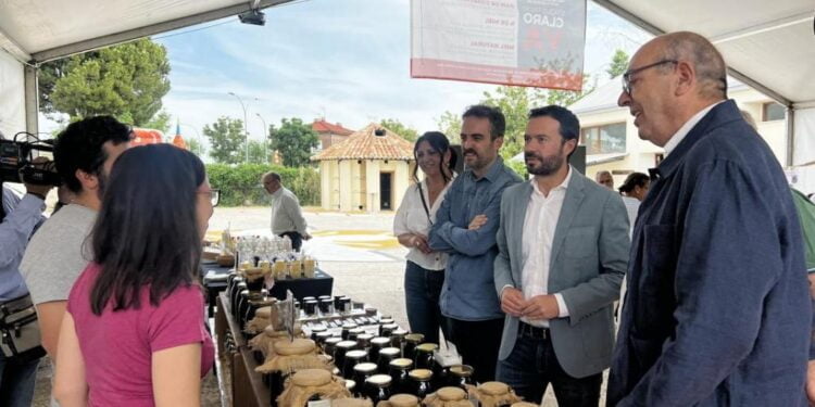 El Gobierno de Castilla-La Mancha apoya al sector apícola regional 1 El Gobierno de Castilla-La Mancha apoya al sector apícola regional