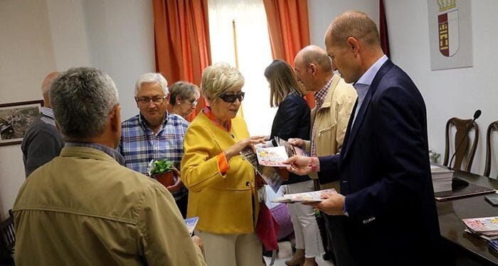 Pareja celebra el Día del Libro que pone el broche de oro a su XVIII Abril Cultural