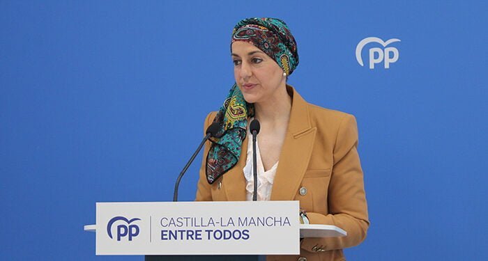 Roldán asegura que el 28M está en juego seguir “blanqueando” a Page con Sánchez, o un Gobierno de Núñez que sea un escudo de protección y en defensa de los vecinos de C-LM 1 Roldán asegura que el 28M está en juego seguir “blanqueando” a Page con Sánchez, o un Gobierno de Núñez que sea un escudo de protección y en defensa de los vecinos de C-LM