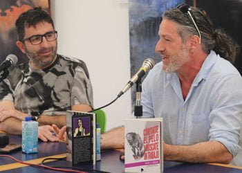 Tarde de anécdotas y rock con Rafa J. Vegas, bajo de Rosendo, en las «Charlas en la Onda»
