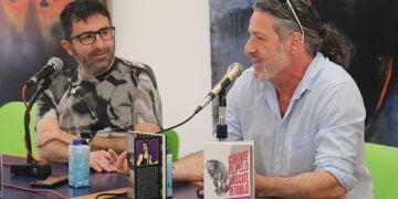Tarde de anécdotas y rock con Rafa J. Vegas, bajo de Rosendo, en las «Charlas en la Onda»