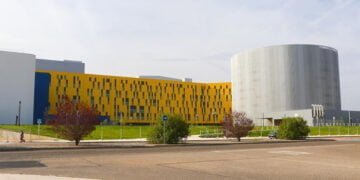 Trasladado al Hospital de Toledo un niño encontrado inconsciente en una piscina en Azuqueca