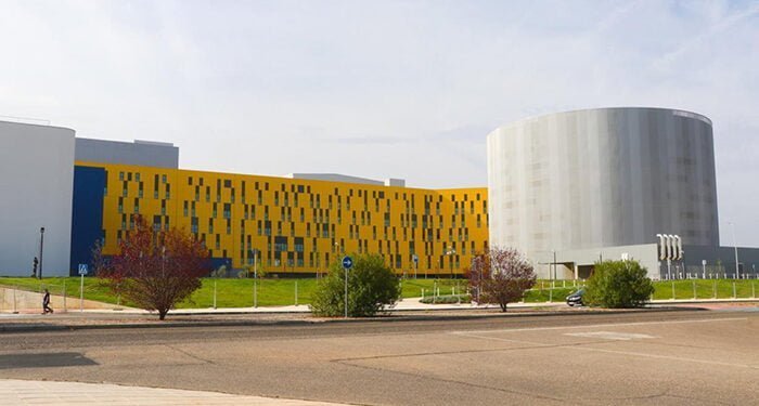 Trasladado al Hospital de Toledo un niño encontrado inconsciente en una piscina en Azuqueca 1 Trasladado al Hospital de Toledo un niño encontrado inconsciente en una piscina en Azuqueca