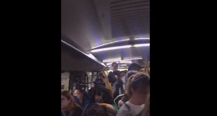 Unidas Podemos-Izquierda Unida de El Casar denuncia el incumplimiento de horarios y el exceso de pasajeros que transporta la línea de autobús 184 (El Casar – Plaza de Castilla) 1 Unidas Podemos-Izquierda Unida de El Casar denuncia el incumplimiento de horarios y el exceso de pasajeros que transporta la línea de autobús 184 (El Casar – Plaza de Castilla)