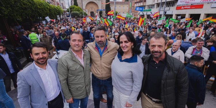 Abascal desde Guadalajara: «El señor Page es tan cómplice de lo que ocurre con Bildu como lo es Sánchez. Son el mismo PSOE»
