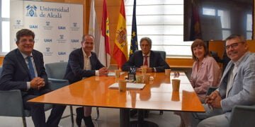 Alberto Rojo comparte con el rector de la Universidad de Alcalá medidas de dinamismo que afectarán a la Plaza de España, junto al campus