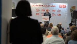 Alberto Rojo se compromete en el Alamín a resolver “de una vez por todas” el conflicto de las zonas privadas de uso público