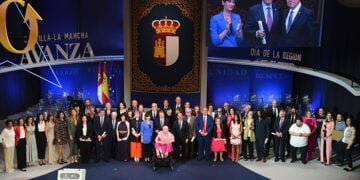 Ana Céspedes y Rafael de Lorenzo García resaltan su “orgullo” y “responsabilidad” por la Medalla de Oro de una tierra que “llevan dentro”