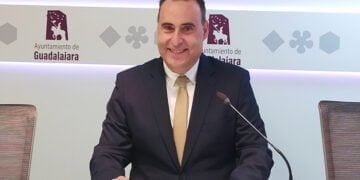 Antonio de Miguel Antón será candidato al Congreso del partido de Macarena Olona…, en Murcia