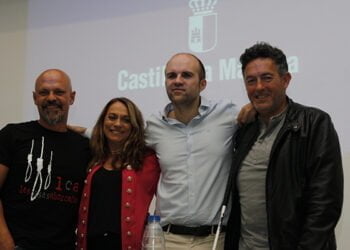 Bernard Minier recibe su Premio Tormo Negro Masfarné y dona la cuantía del galardón