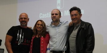 Bernard Minier recibe su Premio Tormo Negro Masfarné y dona la cuantía del galardón