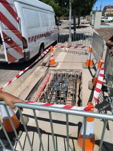 Comienza la instalación de un galibo en la calle San Sebastián de Cabanillas