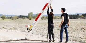 Desde el Aeroclub de Sotos se han lanzado, en un concurso, satélites del tamaño de una lata de refresco... Y ha ganado el IES San José de Cuenca