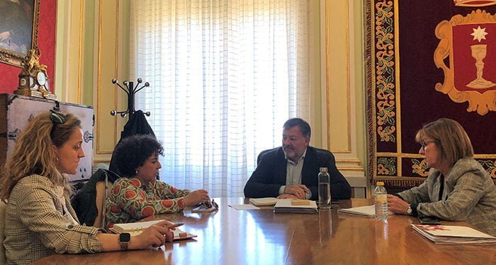 Dolz recibe a la recientemente creada Asociación ACUDO