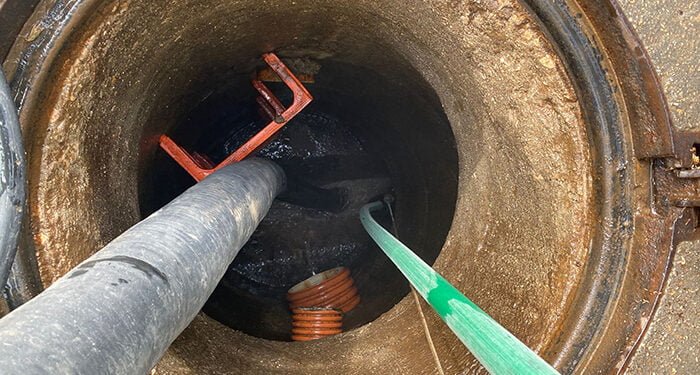 El Ayuntamiento de Cuenca continúa la limpieza de la red de saneamiento de la ciudad en Villa Román, lo que puede originar interferencias en el tráfico