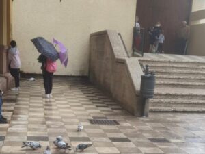 El Ayuntamiento de Cuenca desaloja por segunda vez a la persona sin hogar que se había “instalado” en la Plaza de la Hispanidad