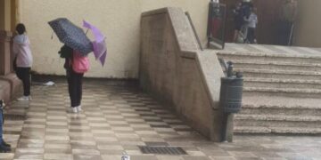 El Ayuntamiento de Cuenca desaloja por segunda vez a la persona sin hogar que se había “instalado” en la Plaza de la Hispanidad