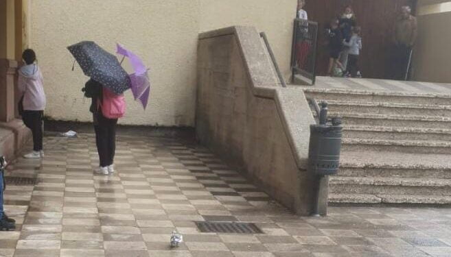 El Ayuntamiento de Cuenca desaloja por segunda vez a la persona sin hogar que se había “instalado” en la Plaza de la Hispanidad