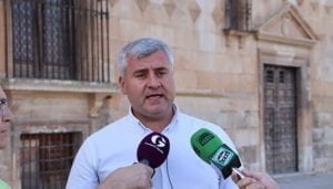 Esteban “Alberto Rojo es un alcalde agotado y sin ideas que copia los proyectos del Partido Popular”