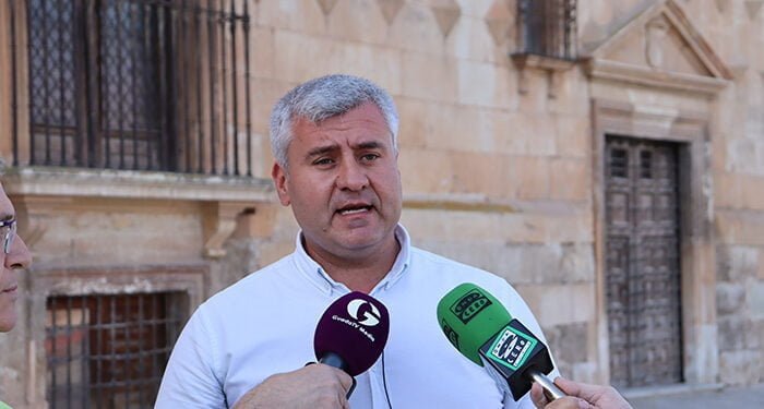 Esteban “Alberto Rojo es un alcalde agotado y sin ideas que copia los proyectos del Partido Popular”