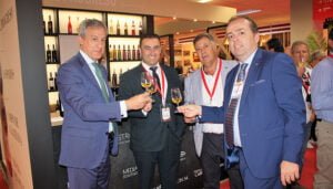 Eurocaja Rural asiste a Fenavin y mantiene un encuentro con un centenar de responsables de cooperativas y bodegas de la región