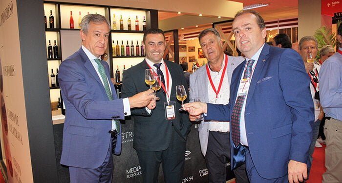 Eurocaja Rural asiste a Fenavin y mantiene un encuentro con un centenar de responsables de cooperativas y bodegas de la región