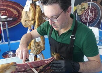 FERACAM afronta su última jornada con un concurso nacional de cortadores de jamón