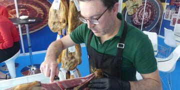 FERACAM afronta su última jornada con un concurso nacional de cortadores de jamón