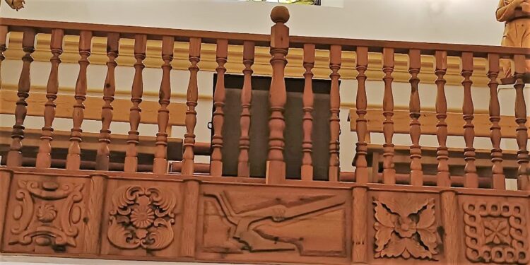 La ermita de San Isidro estrena un friso con motivos renacentistas del siglo XVII