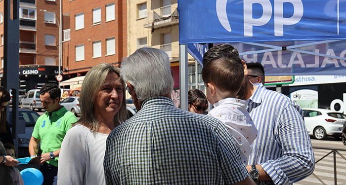 Guarinos subraya que “la cercanía y la proximidad conllevan muchos beneficios y aportan grandes ideas para solucionar los problemas de los guadalajareños” 1 Guarinos subraya que “la cercanía y la proximidad conllevan muchos beneficios y aportan grandes ideas para solucionar los problemas de los guadalajareños”