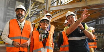 Isabel Rodríguez visita la empresa ISOVER en Azuqueca de Henares
