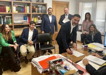 La Junta y el Grupo Herce firman las escrituras de venta de los terrenos para la nueva ciudad deportiva de Cuenca La Junta y el Grupo Herce firman las escrituras de venta de los terrenos para la nueva ciudad deportiva de Cuenca